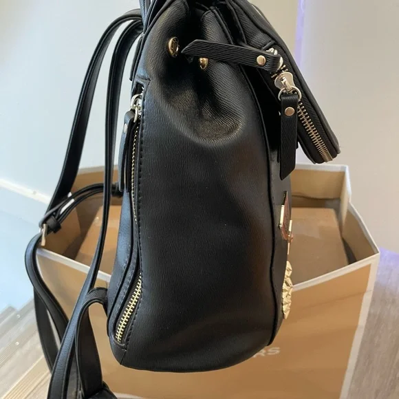 Authentic Guess Backpack - Picture 5 of 6